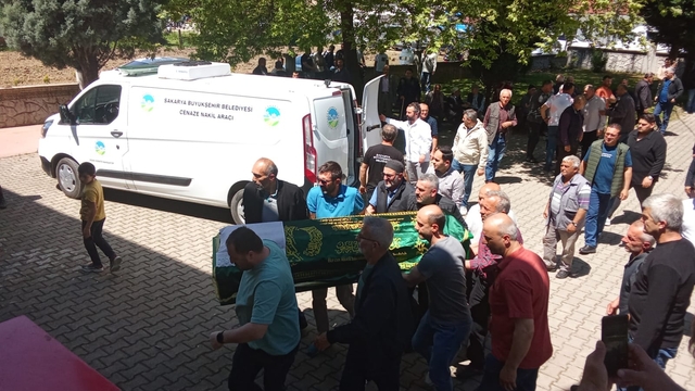 Motosiklet kazasında ölen Emirhan gözyaşlarıyla toprağa verildi