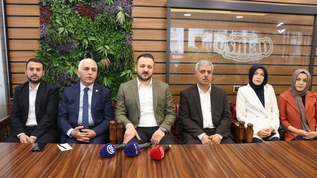 AK Partili Gül, Siirt'te gazetecilerle bir araya geldi