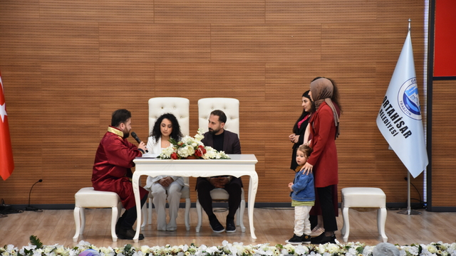 Trabzon'da nikah dairesinde "05.05.2025" yoğunluğu