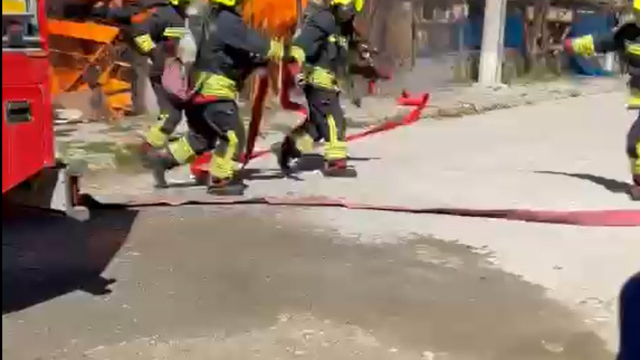 Tek katlı ev yanarak küle döndü