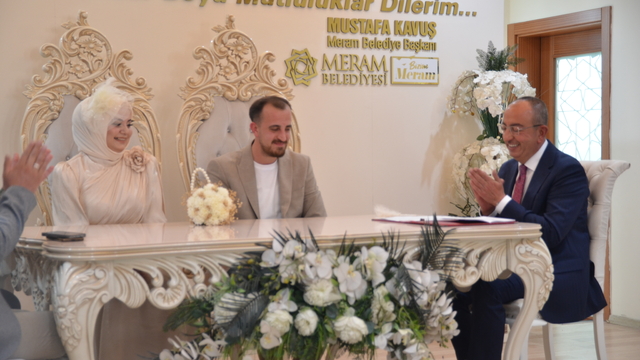Konya'da nikah dairelerinde "05.05.2025" yoğunluğu yaşandı