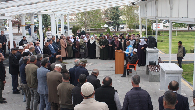 Şarkışla'da hacı adayları kutsal topraklara uğurlandı
