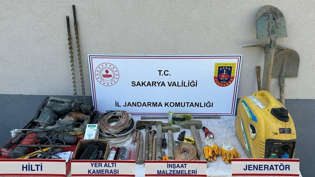 Sakarya'da kaçak kazı yapan 3 kişi suçüstü yakalandı