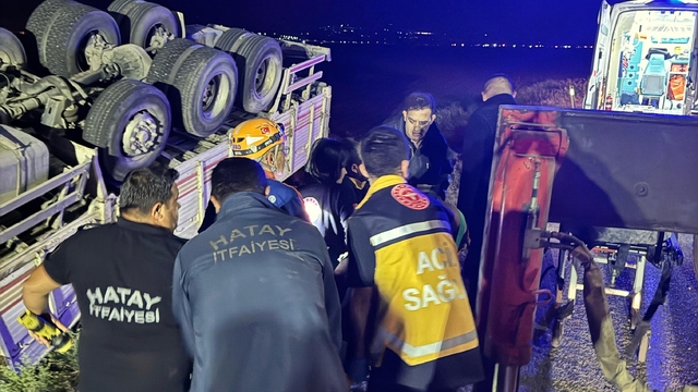 Hatay'da devrilen tırdaki 1 kişi öldü, 1 kişi yaralandı