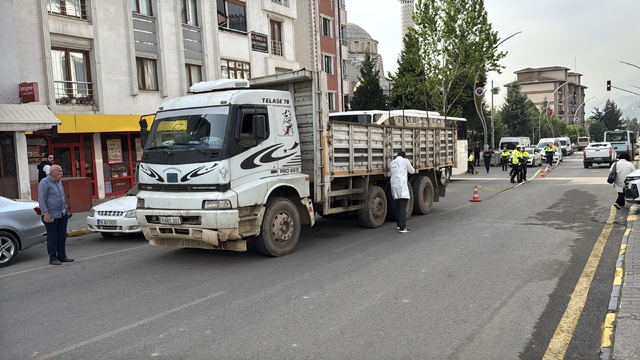 Karabük'te kamyonun çarptığı yaya öldü