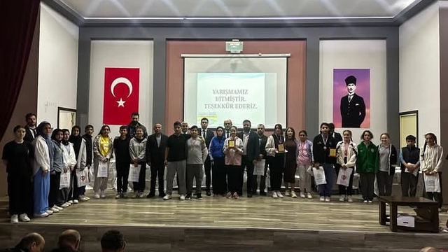 Orhaneli'de ortaokullar arası bilgi yarışması yapıldı