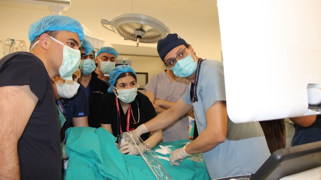 Kütahya'da bebeğin boynundan 445 gram tümör çıkarıldı