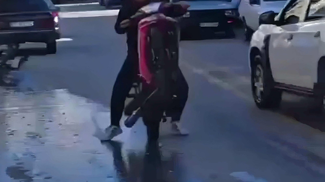 Motosikletle tek teker üzerinde giden sürücüye 41 bin lira ceza