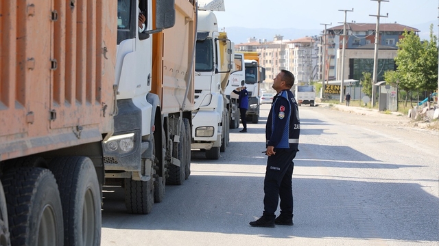 Hatay'da zabıta ekipleri iş makinelerini denetledi