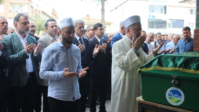 Sakarya'da tankerin devrilmesi sonucu ölen sürücünün cenazesi defnedildi