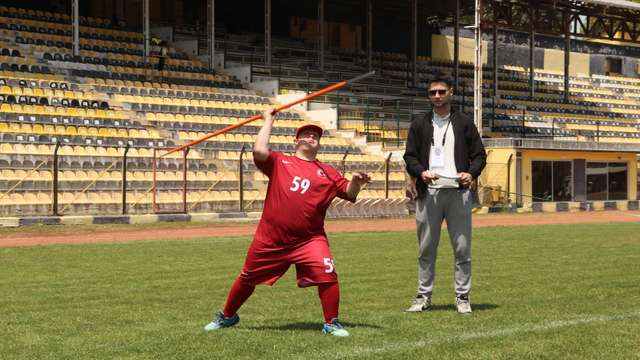 Tekirdağ'da özel sporcular atletizm yarışmasında ter döktü