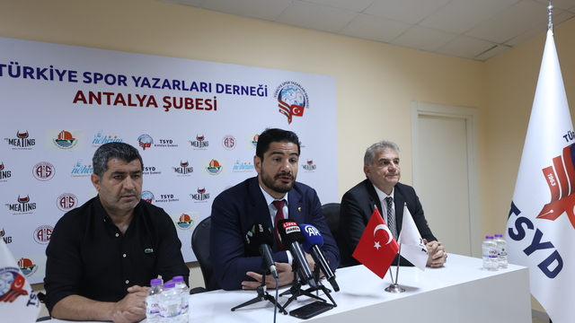 Türkiye Güreş Federasyonu Başkanı Taha Akgül, Antalya'da gazetecilerle buluştu: