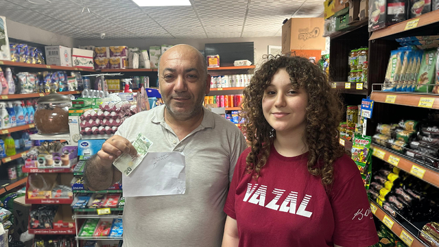 Market sahibini bulamayınca aldıklarının ücretini tezgaha bıraktı (2)