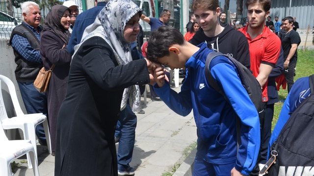 Bolu'da 31 yıl önce trafik kazasında ölen milli cimnastikçi Murat Canbaş anıldı
