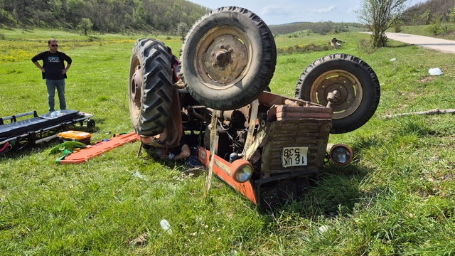 Bilecik'te devrilen traktörün sürücüsü yaralandı