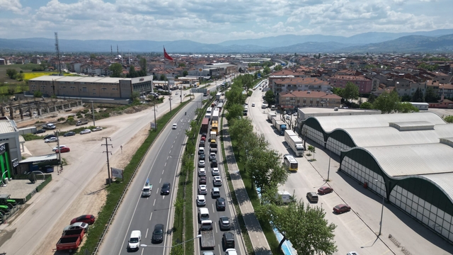 Bursa'da tır ile otomobilin çarpıştığı kazada 1 kişi yaralandı