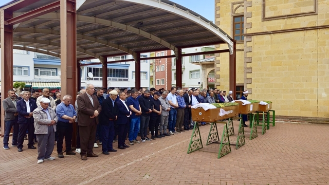 Sakarya'da trafik kazasında ölen kız kardeşlerin cenazesi Kırşehir'de toprağa verildi