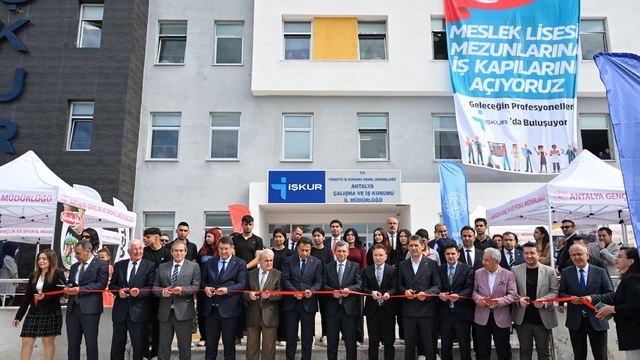 Antalya'da meslek lisesi öğrencileri işverenlerle buluştu
