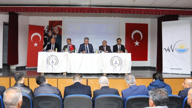 AK Parti Van İl Başkanı Arvas, muhtarlarla bir araya geldi