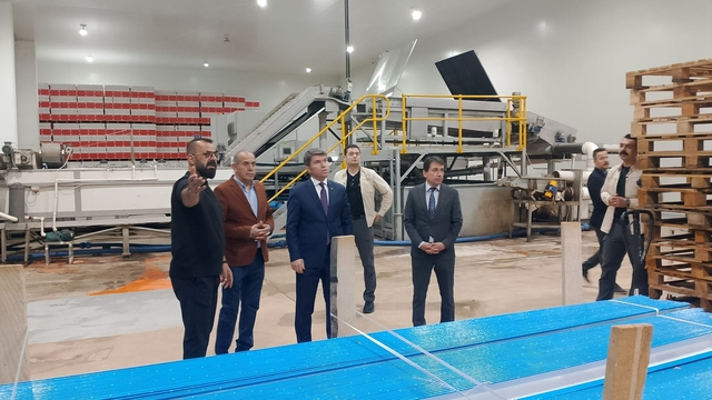 Amasya Valisi Önder Bakan, meyve paketleme ve soğuk hava tesislerini ziyaret etti