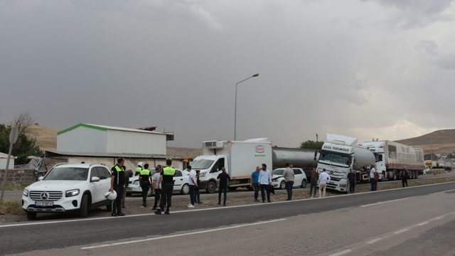 Şırnak'ta zincirleme trafik kazası güvenlik kamerasında
