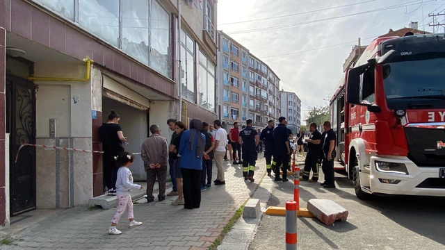 Garajda tamir etmek istediği otomobilinin altında kalıp, öldü