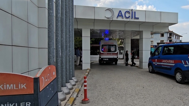 Sakarya'da, maskeli şüphelilerin silahlı saldırısına uğrayan 2 kişi yaralandı