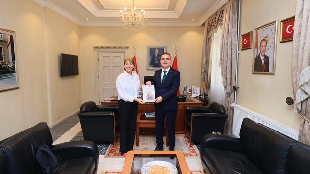 İngiliz Büyükelçi Morris, Muğla Valisi Akbıyık'ı ziyaret etti