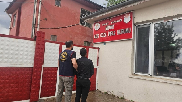 Mardin'de cezaevinden firar eden hükümlü düğünde saz çalarken yakalandı
