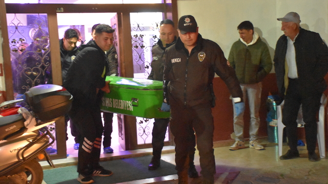 Sivas'ta vahşet: İki kardeş evlerinde öldürülmüş halde bulundu (2)