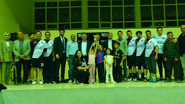 Oğuzlar'daki voleybol turnuvasında Kaymakamlıkspor şampiyon oldu