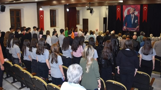 Gelibolu'daki kitap festivalinde 15 yazar okuyucularla buluştu