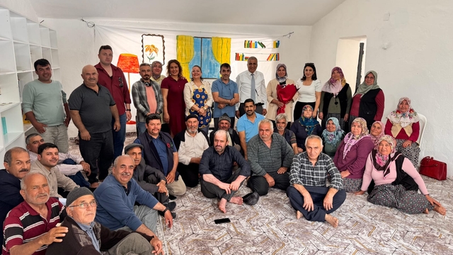 Bozyazı'da "Kahve Bahane" tiyatro oyunu sergilendi