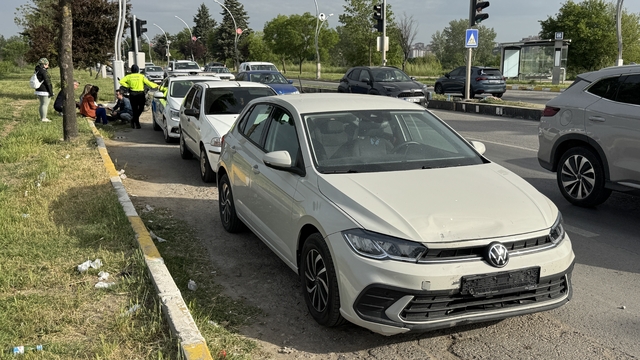 Edirne'de otomobille motosikletin çarpıştığı kazada araçlarda hasar meydana geldi