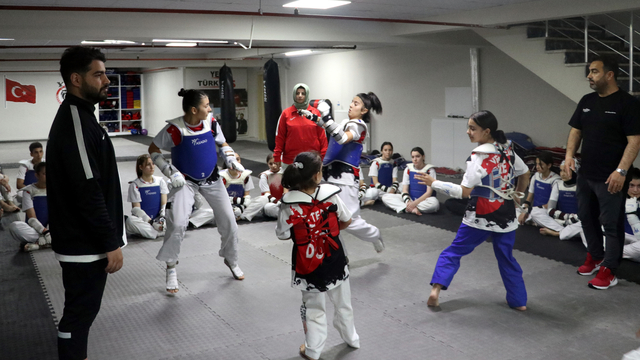 Milli takım antrenörü çift ve oğulları, tekvandoda geleceğin şampiyonlarını yetiştiriyor