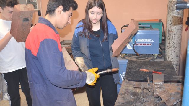 Karamürsel'de ortaokul öğrencilerine mesleki eğitim anlatıldı