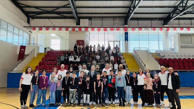 Salıpazarı'nda Floor Curling Turnuvası ilgi gördü
