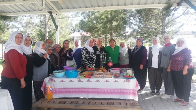 Ağın'da kadınlar Hıdırellez'i kutladı