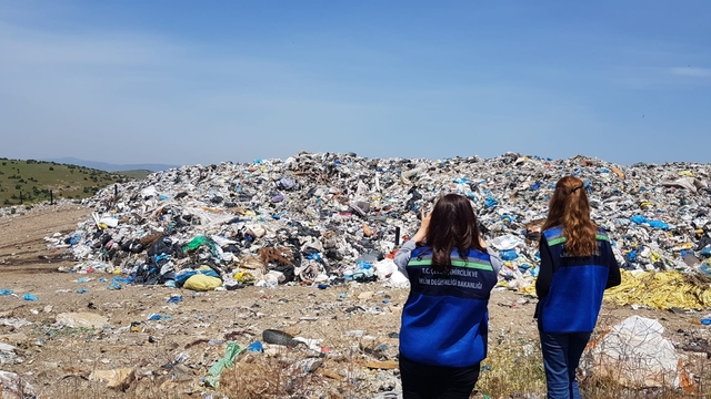 İzmir Büyükşehir Belediyesine açık alanda "vahşi çöp depolama" cezası
