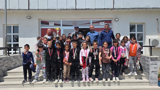 Aksaray'da Okullar Arası Geleneksel Çocuk Oyunları yarışması düzenlendi