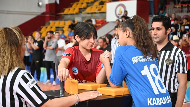 Okul Sporları Yıldızlar Bilek Güreşi Grup Müsabakaları, Konya'da başladı