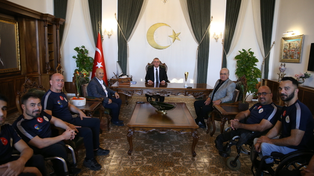 Tosyalı İskenderun Engelliler Spor Kulübü'nden Kaymakam Önder'e ziyaret