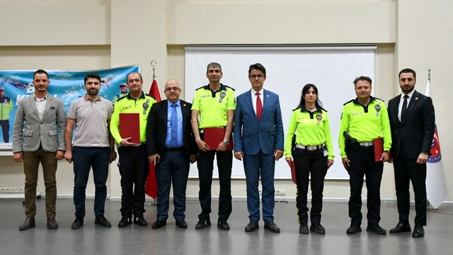 ÇOMÜ'de güvenli sürüş ve trafik bilinci eğitimi verildi