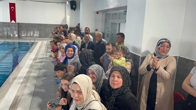 Çerkeş'te yüzme yarışı düzenlendi