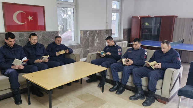 "Kamu Personeli Okuyor Projesi" ile kitap sevgisi kurumlara taşındı