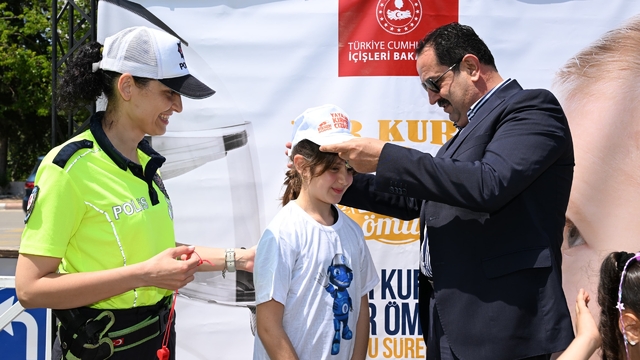 Antalya'da öğrencilere uygulamalı trafik eğitimi verildi