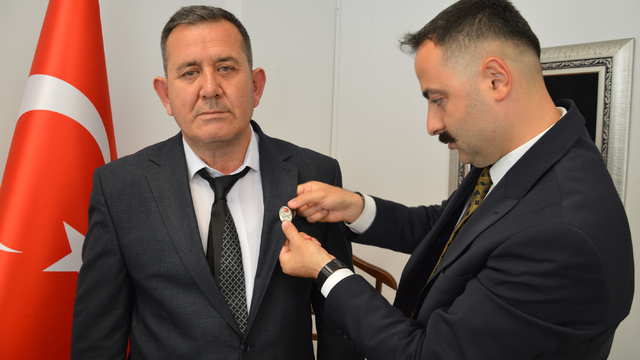 Gazi Söme'ye rozetini Havza Kaymakamı Ayvat tevdi etti