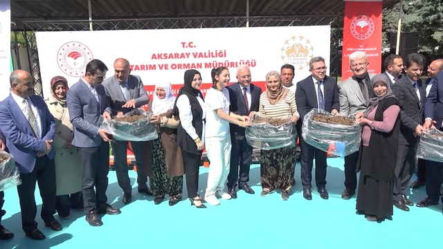 Aksaray'da çilek üreticilerine fide ve malzeme desteği verildi