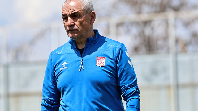 Net Global Sivasspor Teknik Direktörü Çalımbay'dan taraftara çağrı: