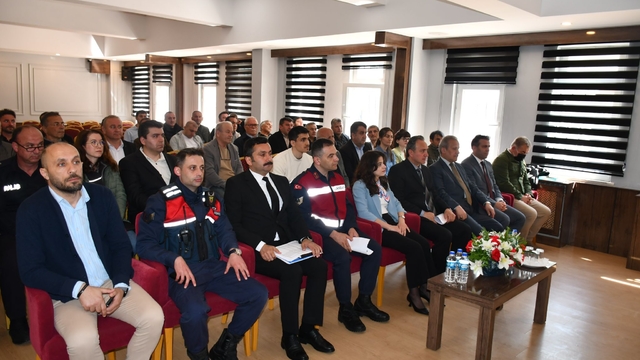 Yağlıdere'de muhtarlara eğitim verildi